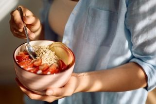 Myslíte, že snídáte zdravě? Těchto 8 chyb s ovesnými vločkami dělá skoro každý